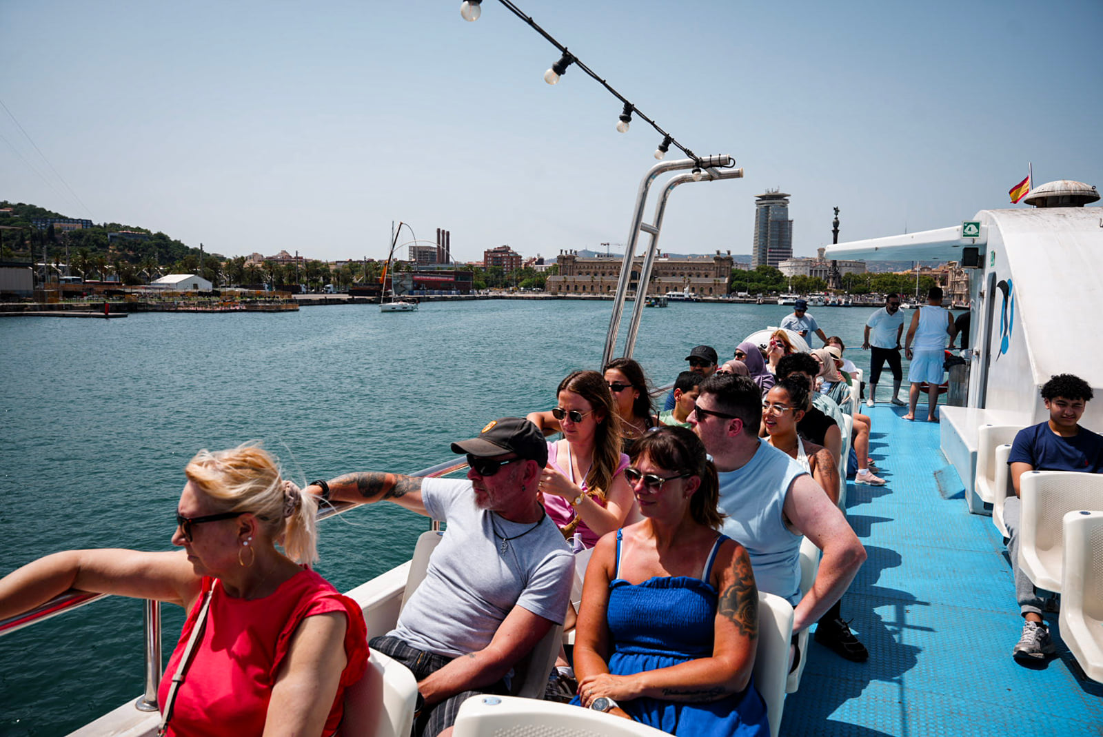 Barcelona Boat Cruise & Guide Walking Tour With Twist